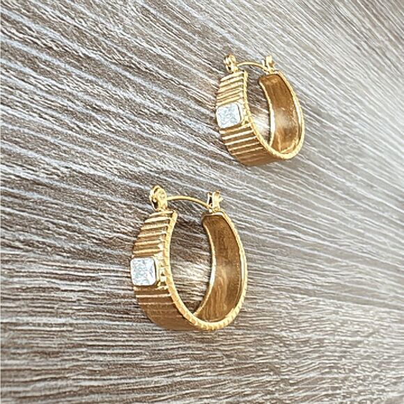 VintageāstyleāearringsāA56 - Picture 3 of 5